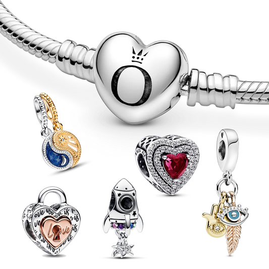 Conjunto de Regalo Pulsera Pandora Moments y 5 Charms En Plata
